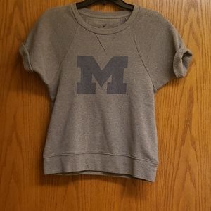 Short-sleeved sweatshirt